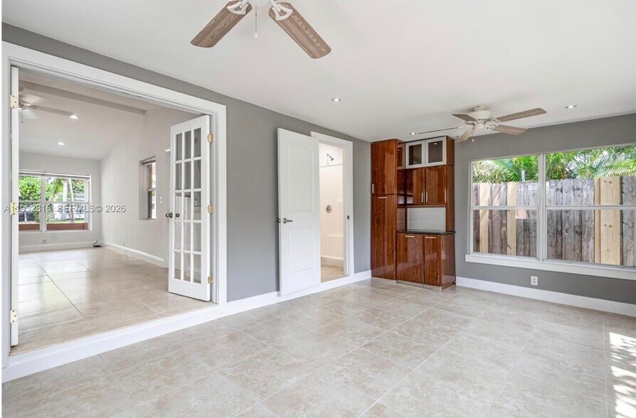 Building Photo - 1032 SW 22nd Ter