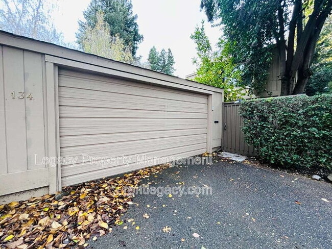 Building Photo - 134 Hartnell Pl