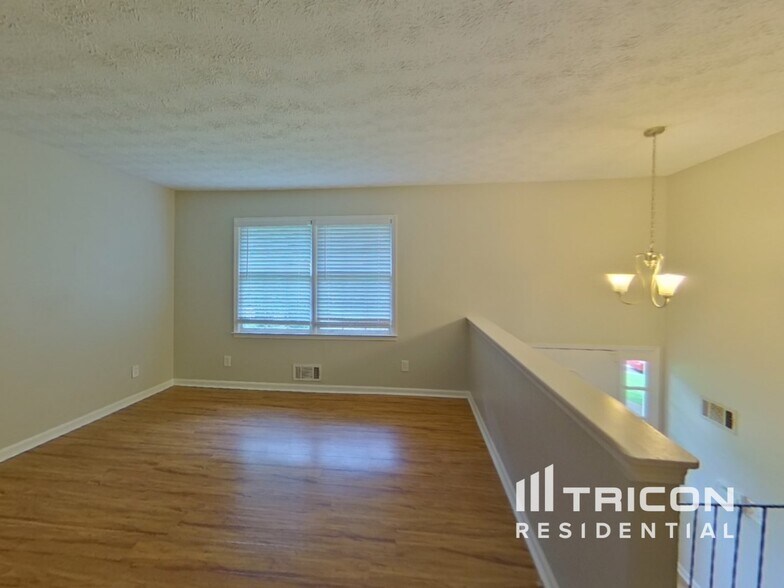 Building Photo - 4705 Lincoln Way SW