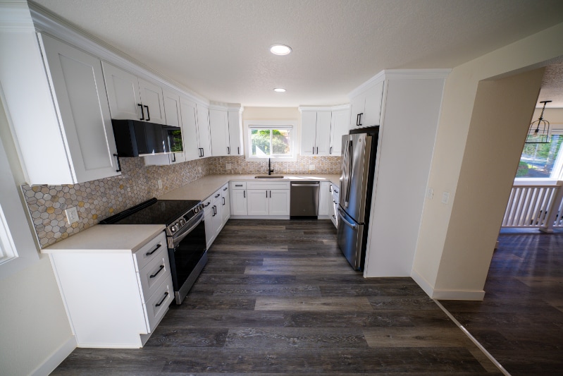 Building Photo - 4685 Riverview Ave