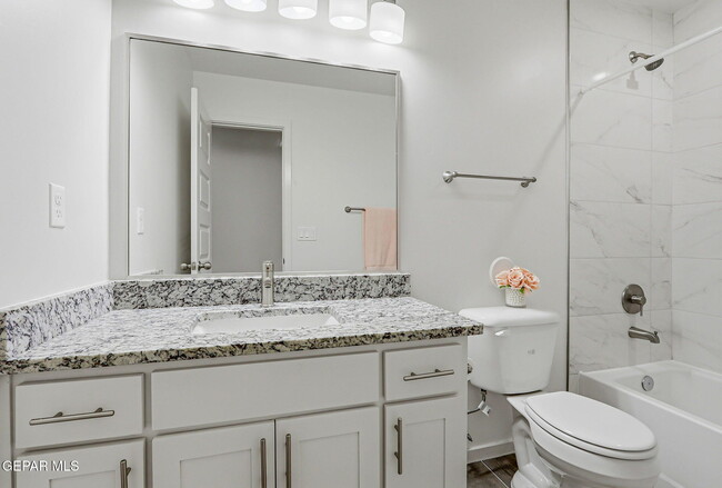 Building Photo - 15252 Apex Ct