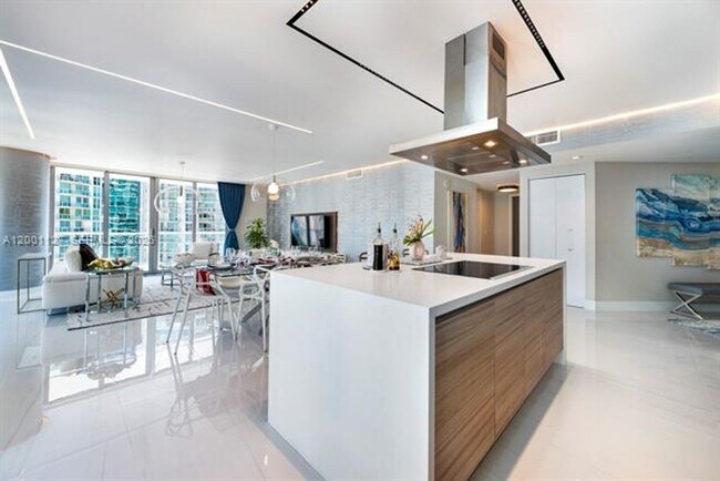 Building Photo - 300 Sunny Isles Blvd