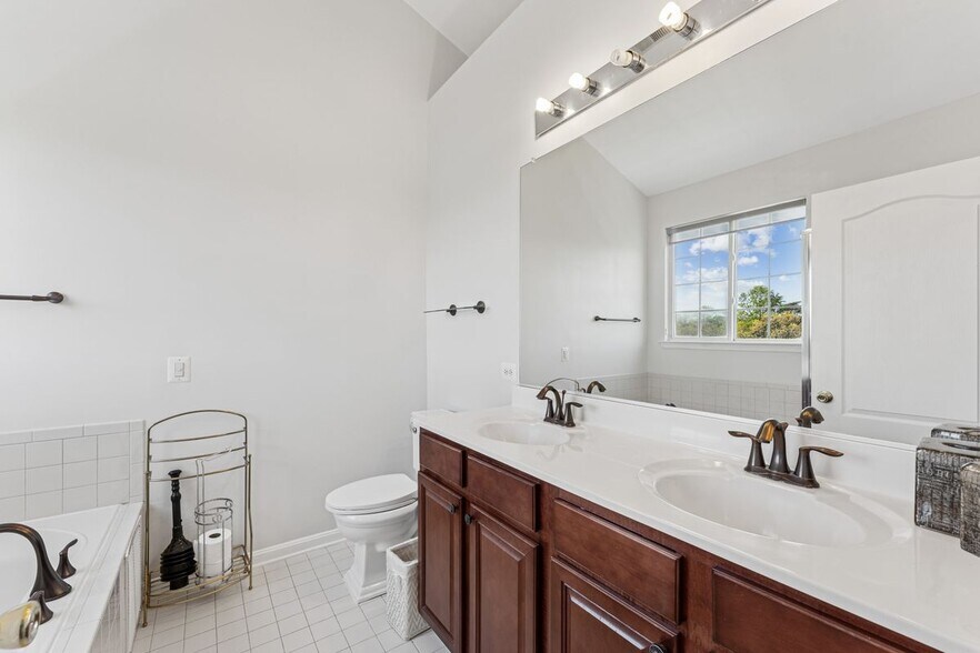 Building Photo - 4229 Talmadge Cir