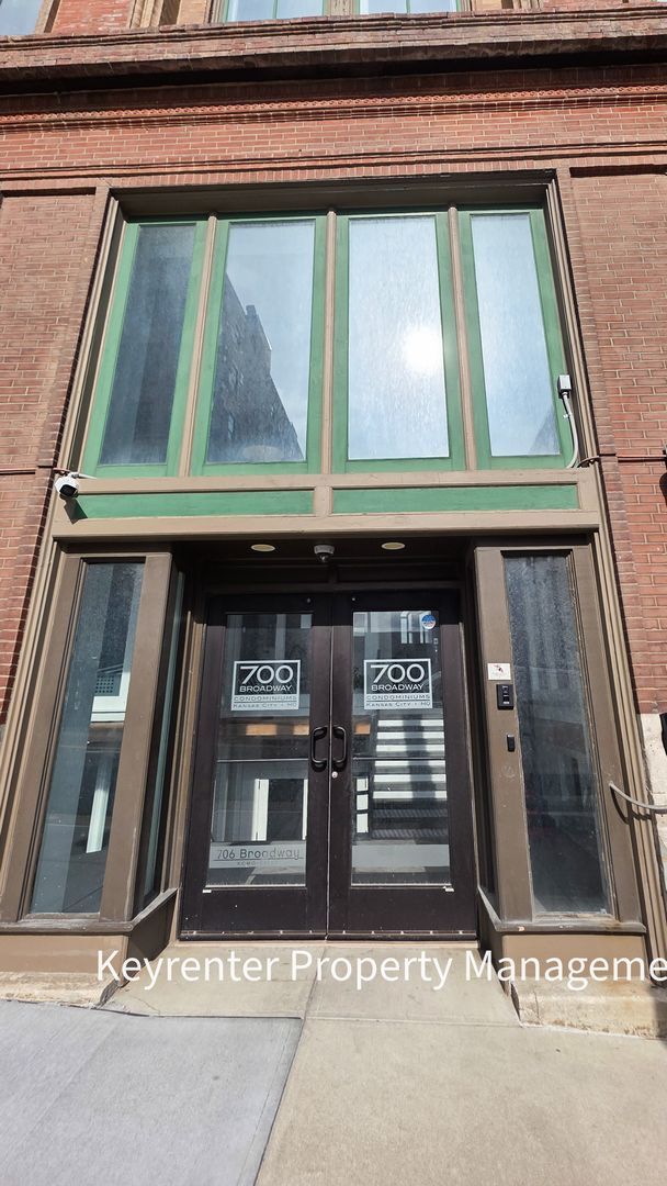 Building Photo - Cozy Downtown Studio | Heart of the City