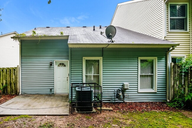 Building Photo - 2318 Wellington Cir