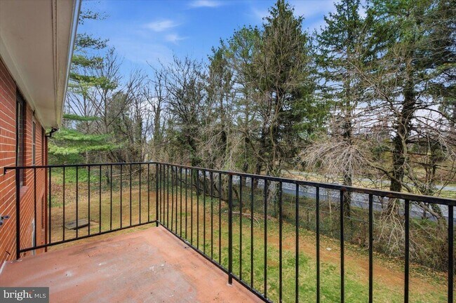 Building Photo - 125F Clubhouse Dr SW