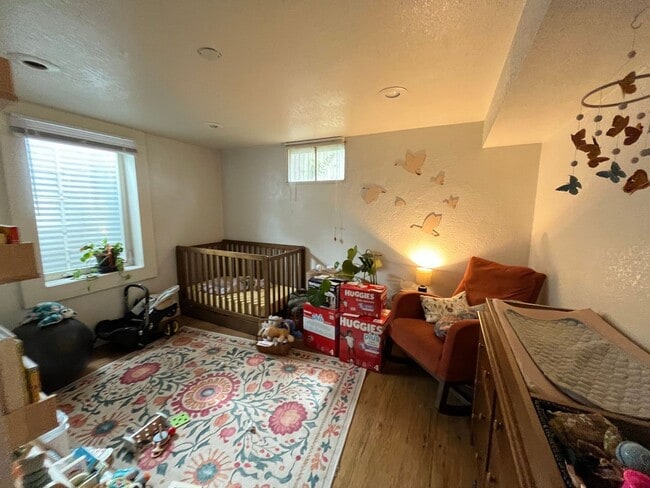 Building Photo - 1041 W Vine Dr