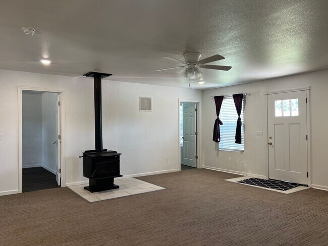 Building Photo - 4400 N Swede Ln