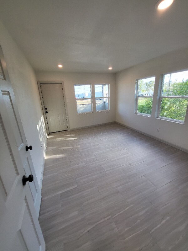 Building Photo - 2417 Castroville Rd