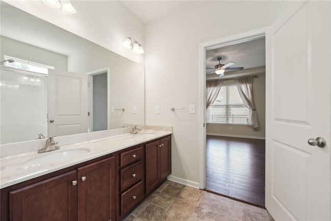 Building Photo - 3554 Village Enclave Ln