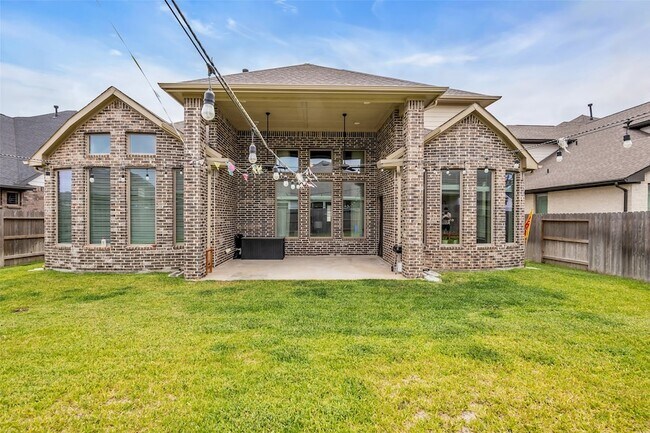 Building Photo - 32117 Magnolia River Trl