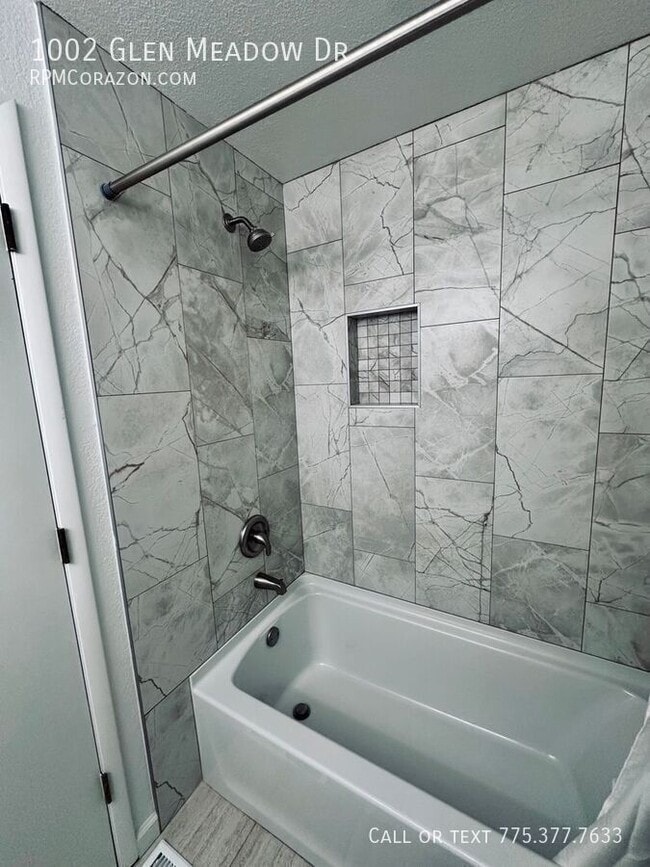 Building Photo - 1002 Glen Meadow Dr