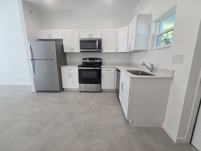 Building Photo - 2 Bd / 2 Ba Single Family Home NOW AVAILABLE