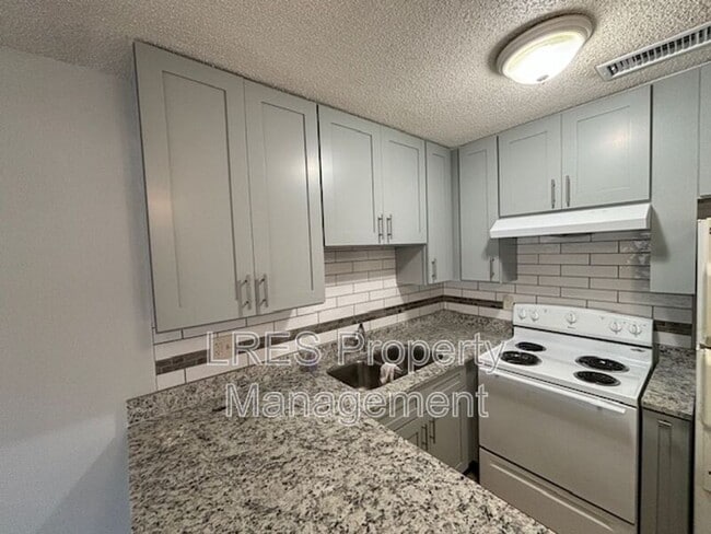 Building Photo - 1031 Columbia Ave