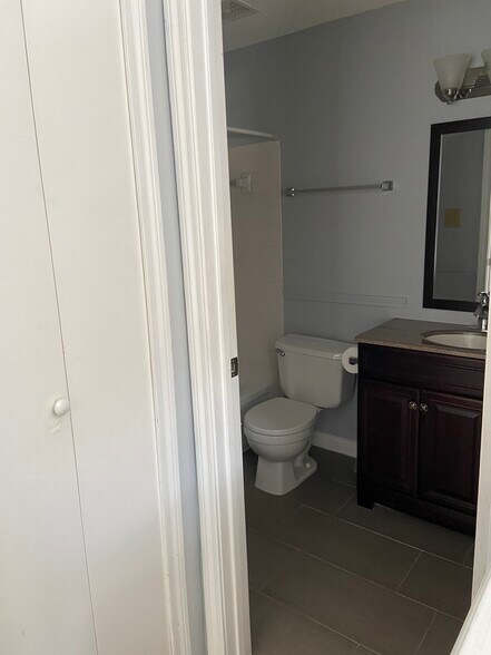 Building Photo - 8299 Cambridge St