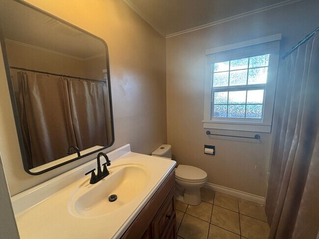 Building Photo - Charming 3 Bedroom 1 Bath single story home, with large yard