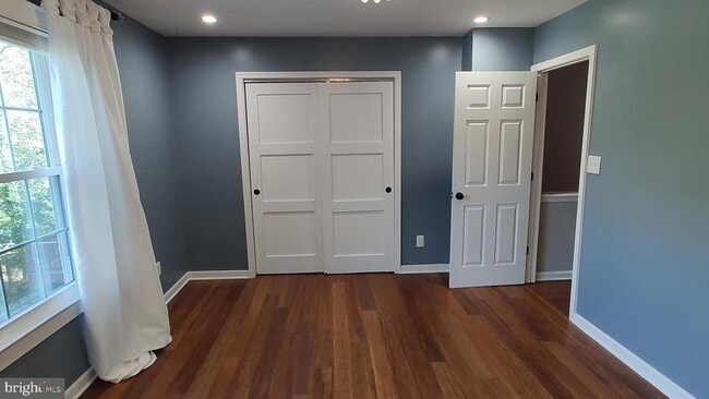 Building Photo - 442 Darby Ln