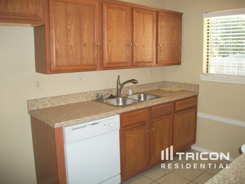 Building Photo - 9215 Sophora Dr