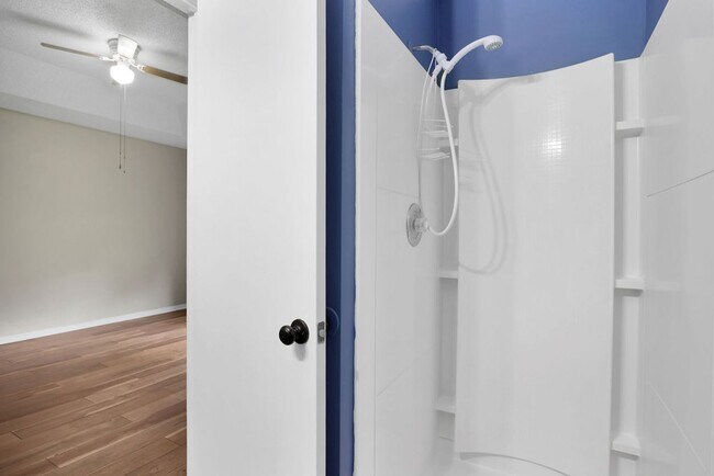 Building Photo - 3 Bed 2 Bath In Richmond Hill