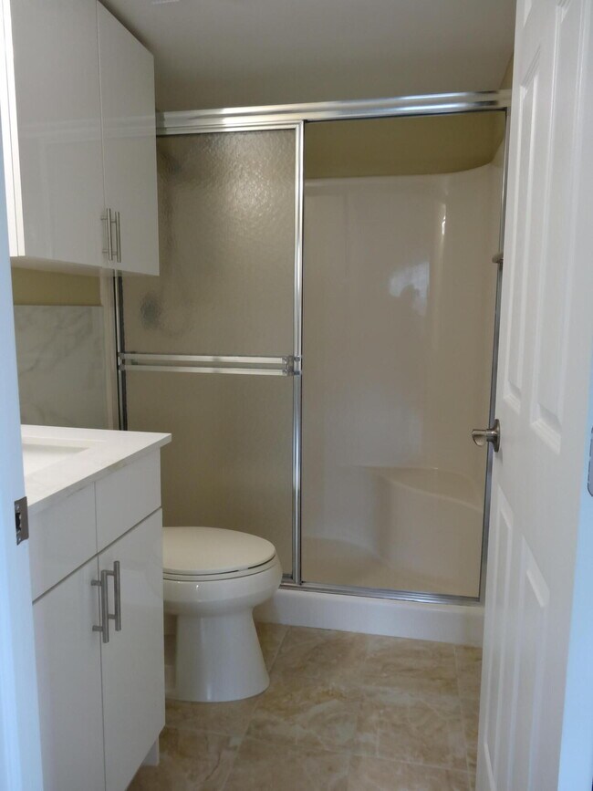 Building Photo - 7091 Golf Colony Ct