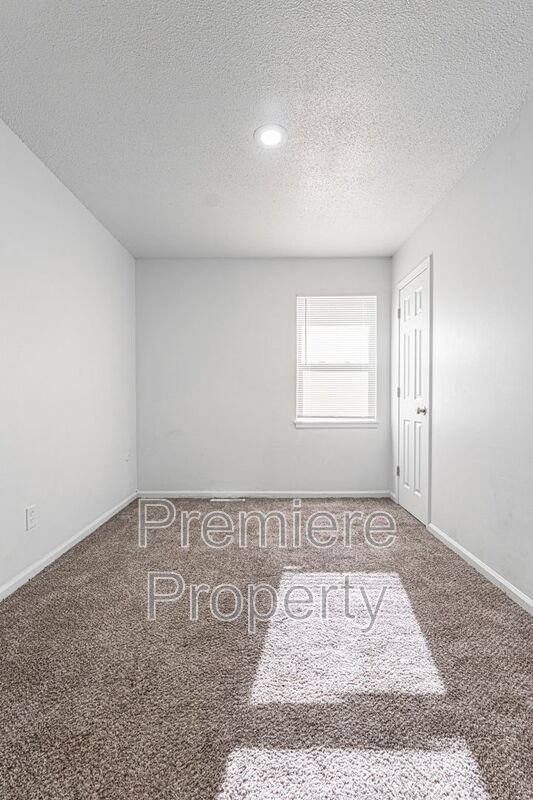 Building Photo - 224 E Hargis St