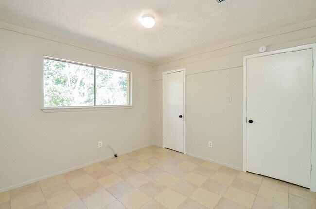 Building Photo - 522 Whippoorwill Dr