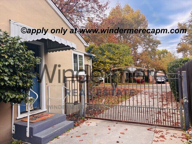 Building Photo - Charming Upper Land Park Home with Vintage...