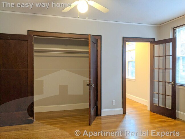 Building Photo - 119 College Ave