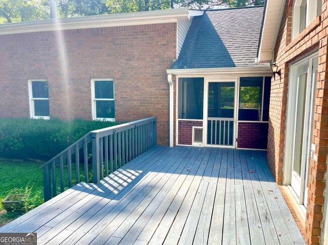 Building Photo - 160 Farm Ln