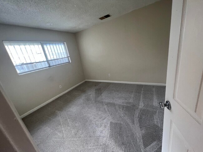 Building Photo - 195 Del Sur Ct