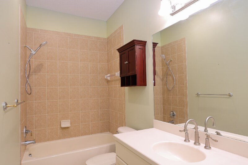 Building Photo - 407 SW Walking Path