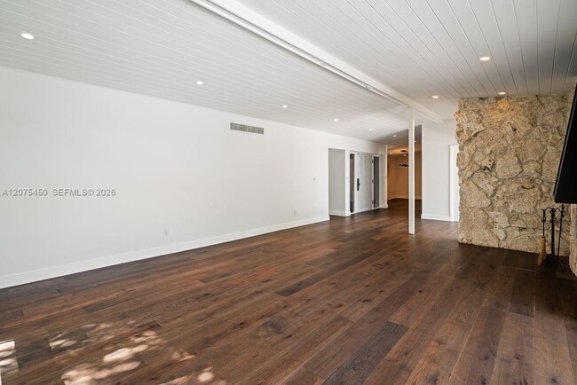 Building Photo - 669 S Mashta Dr