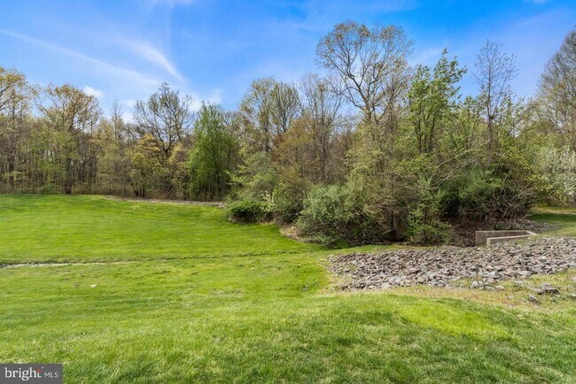 Building Photo - 27 Mendrey Ct