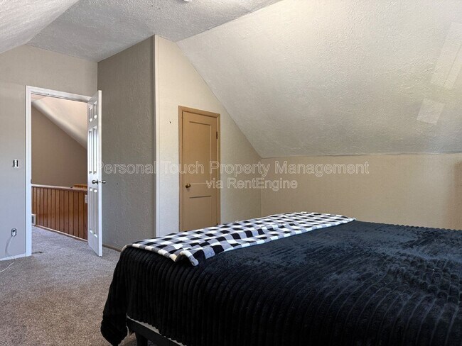 Building Photo - 413 22nd St S