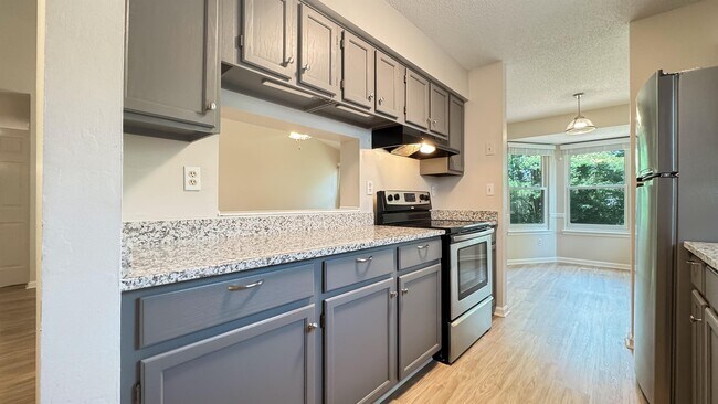 Building Photo - 5568 Annandale Dr