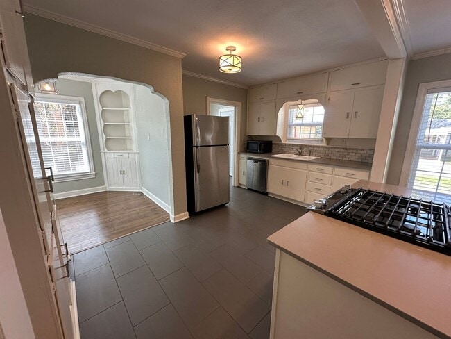 Building Photo - 514 E Charnwood St