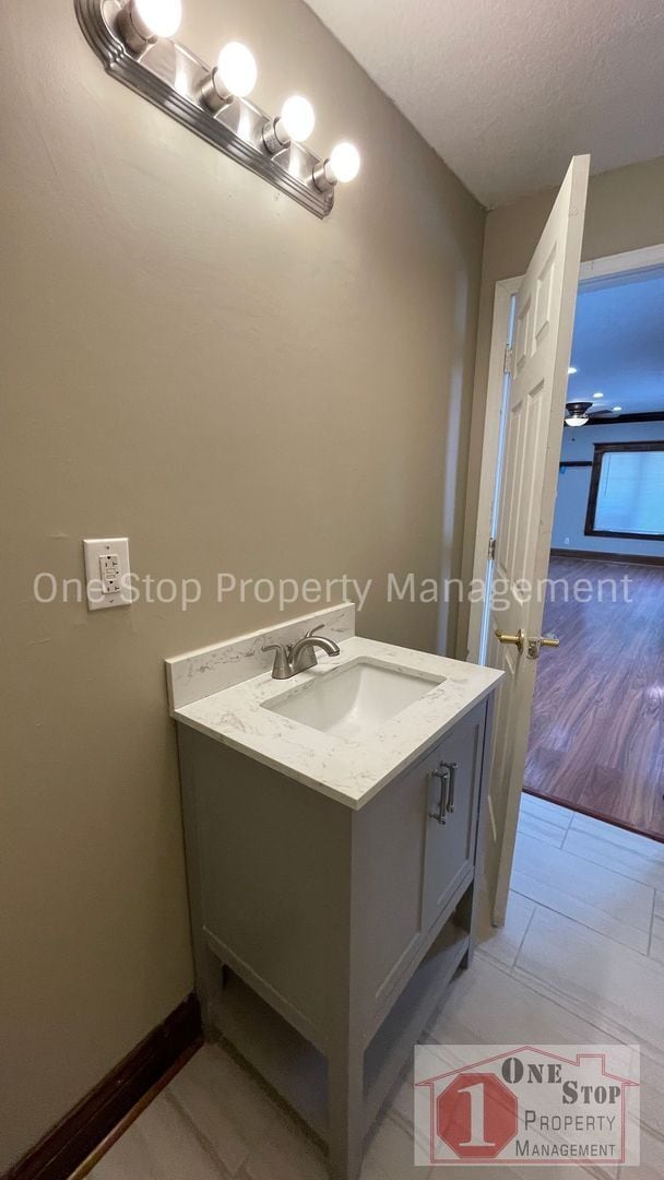 Building Photo - Beautiful 3 Bedroom 1 Bathroom Home in Kan...
