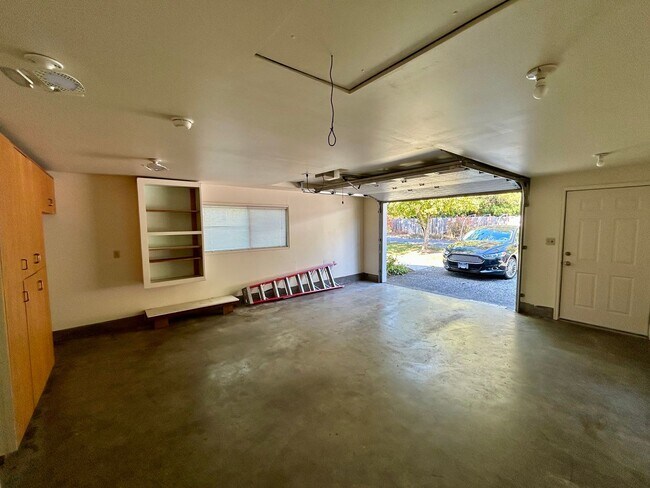 Building Photo - 5166 Graveline Rd