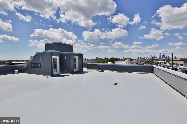 Building Photo - 2431 Frankford Ave