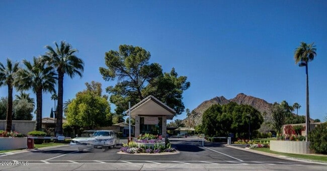 Building Photo - 4800 N 68th St