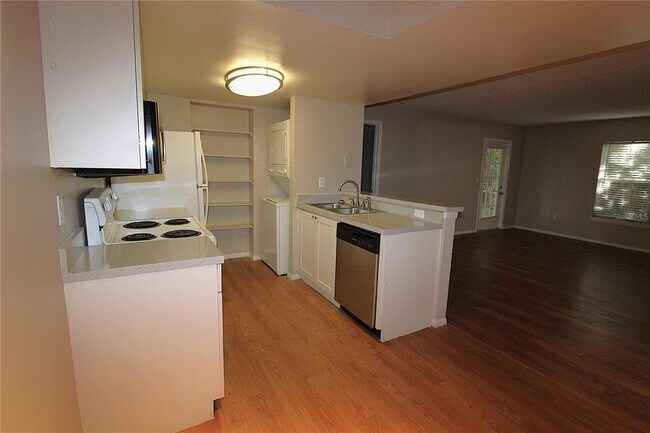 Building Photo - 8122 45th Ct E