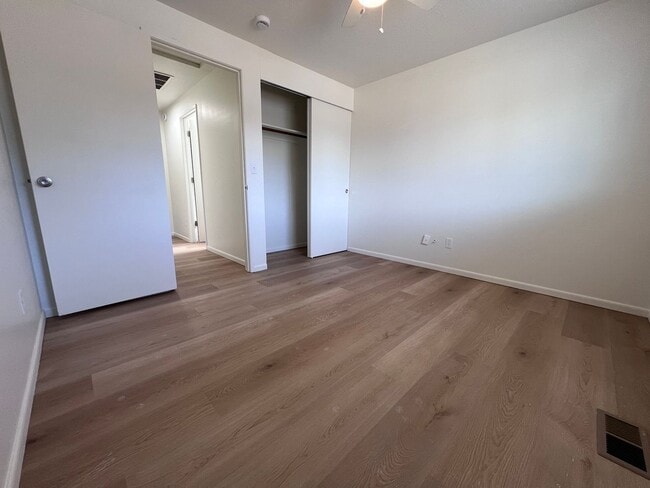 Building Photo - 1106 SW Fox Ct