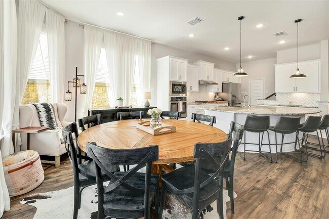 Building Photo - 805 Karst Cv