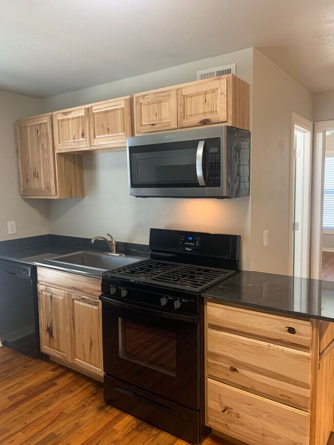 Building Photo - One Bedroom in Plaza District-$500 Off in ...