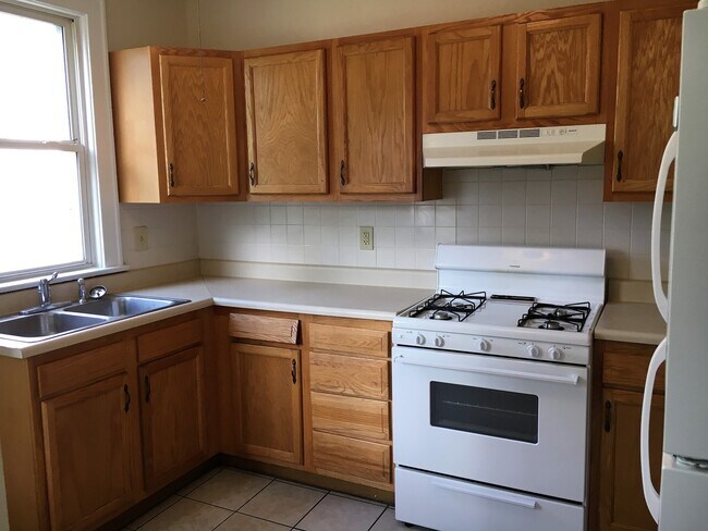 Building Photo - 431-433-433 E Tompkins St