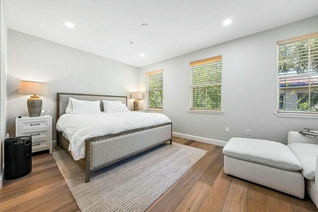 Building Photo - 696 Fern St