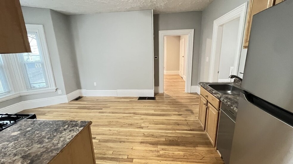 Building Photo - 31 Ridgeway St