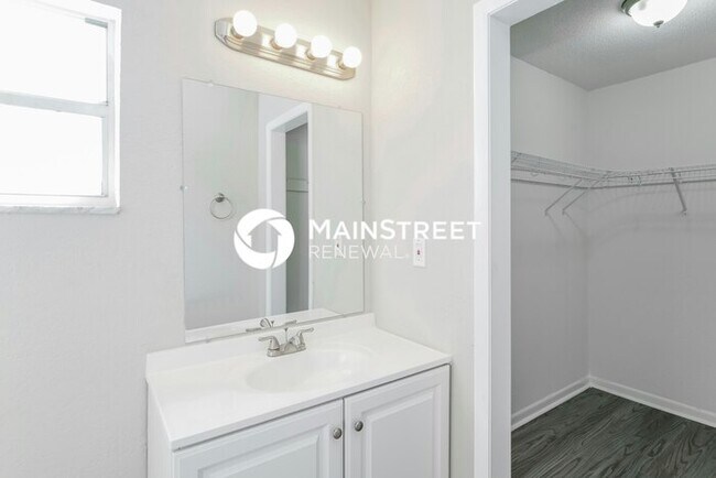 Building Photo - 3 Bedroom Pet-Friendly Home in LAKELAND, F...