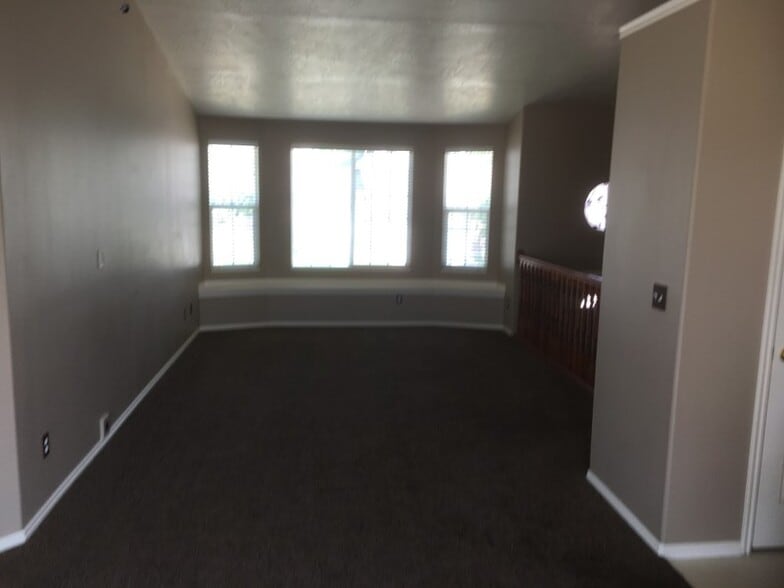 Building Photo - 1186 E 3075 N