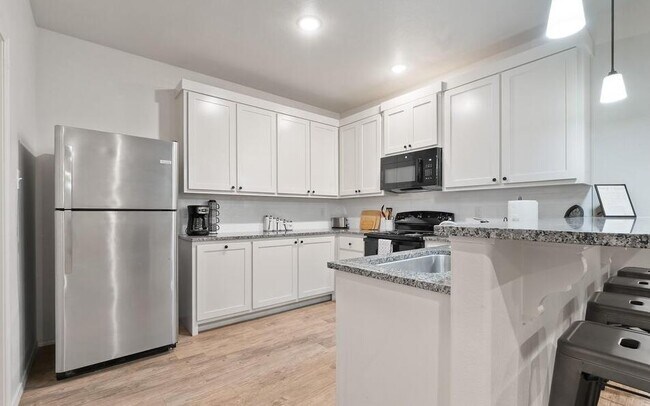 Building Photo - 5606 Kemper St